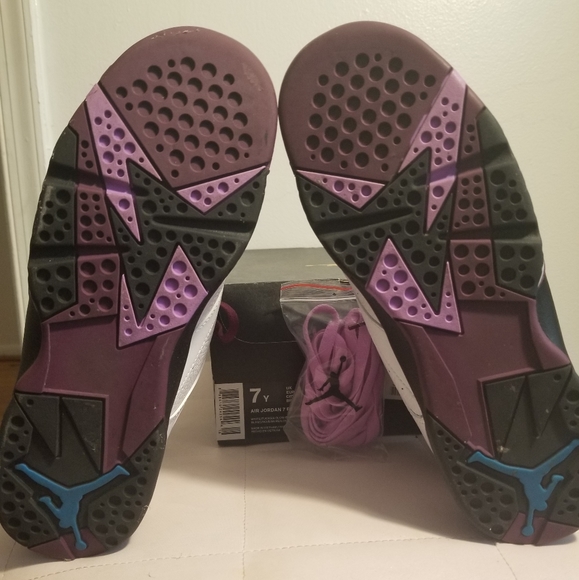 Retro 7s - Picture 5 of 6